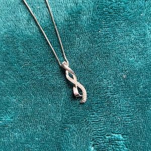 Silver ribbon necklace with diamonds